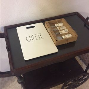 🧀 RAE DUNN Cheese cutting board and knives